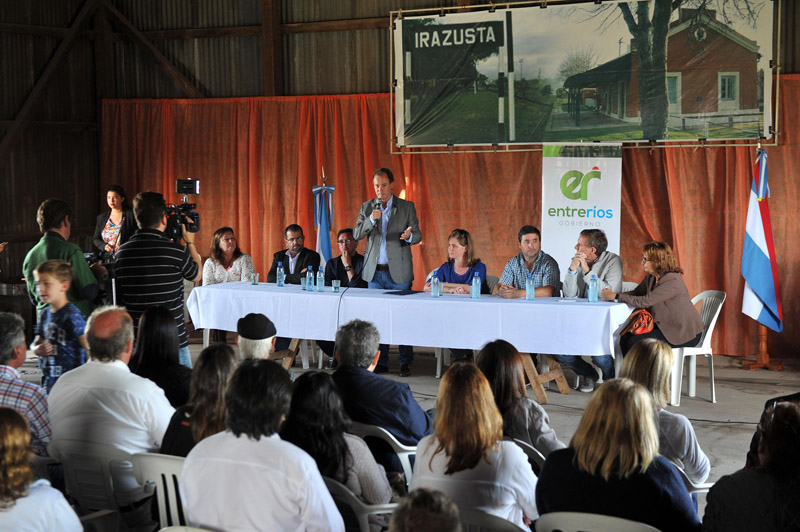 Bordet firmó el contrato para pavimentar la Ruta 51, entre Larroque y Estación Parera