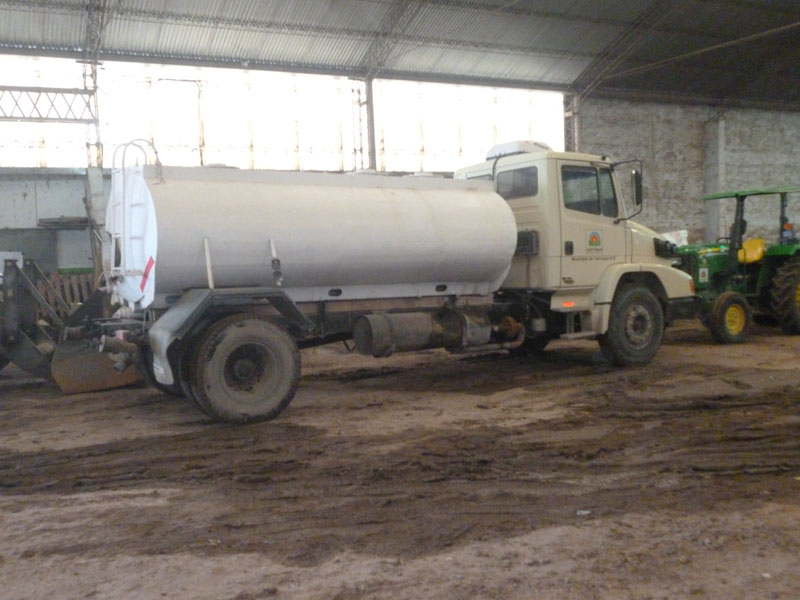 Con la adquisición de un nuevo camión regador mejorará el servicio en Larroque