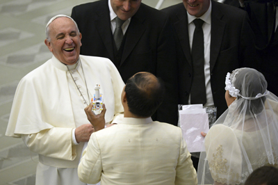 El Papa Francisco posó con soldados argentinos
