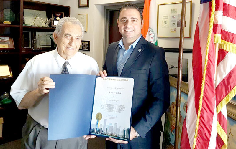 Davico fue distinguido  por el Alcalde de Miami