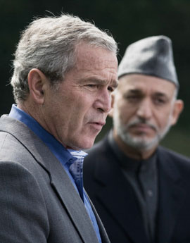 Bush y Karzai acordaron  combatir a los talibanes