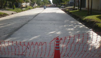 Se lleva a cabo la pavimentación de calle Yrigoyen de Larroque