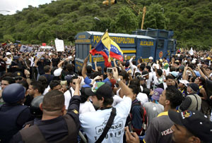 Estudiantes venezolanos   logran marchar hasta la  Conferencia Episcopal