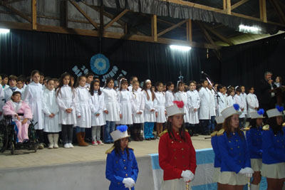 Larroque celebró el Día de la Bandera con gran fervor patriótico