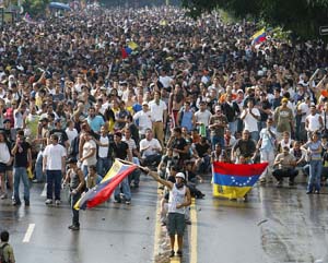 Fuertes choques entre  estudiantes y policías