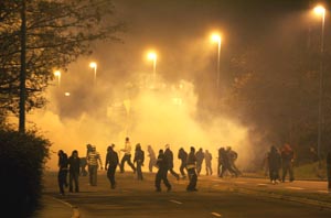 Sarkozy toma control tras  dos noches de disturbios