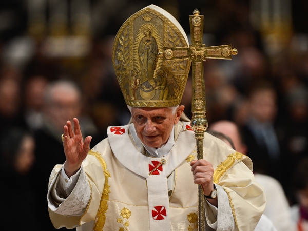 El Papa anuncia que abandonará el pontificado