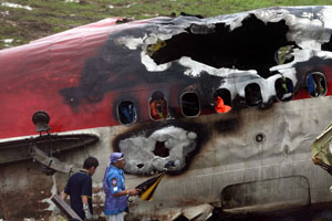 Investigan las causas del  mortal accidente del avión
