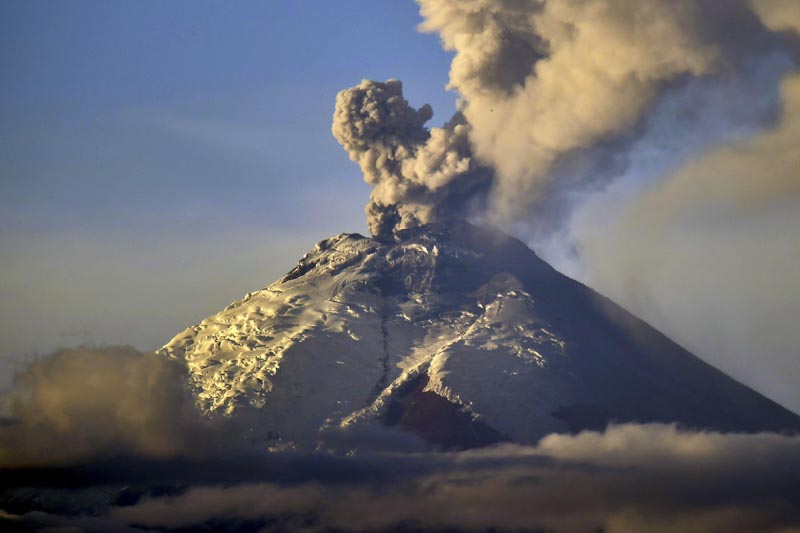 El volcán Cotopax y una nueva emisión de ceniza