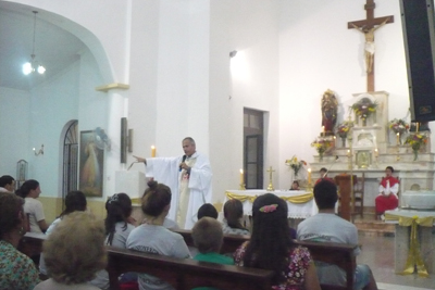 Emotiva celebración  de Pascua en Larroque