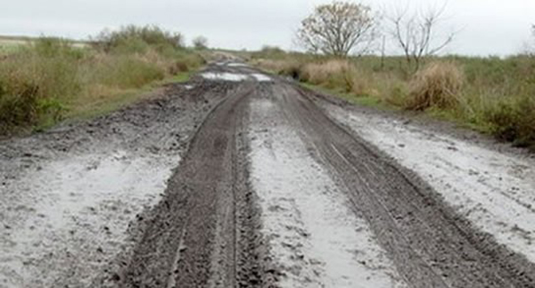 Por las lluvias otra vez el Departamento casi aislado