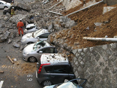 Más de mil muertos y desaparecidos por el sismo en Japón