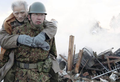 Evacúan a 140 mil personas del área cercana a las centrales atómicas 