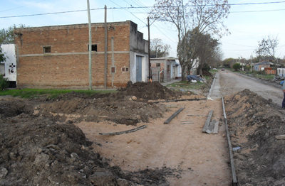 Construyen badenes y cordón cuneta 