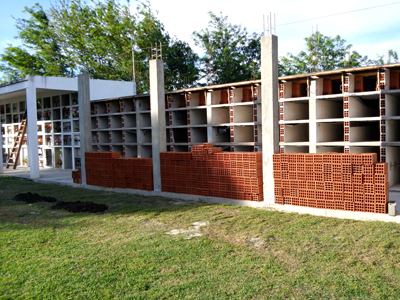 Construyen una nueva galería  en el Cementerio de Larroque