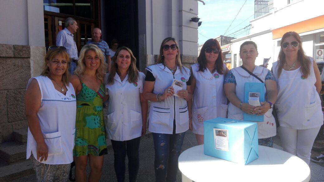 Se está realizando una colecta en beneficio a Santino frente al Banco Entre Ríos