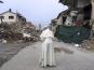 Papa visita Amatrice, devastada por el terremoto para orar por muertos y vivos