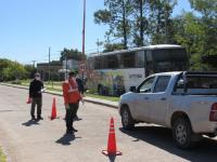 Realizan exhaustivos controles en el ingreso principal a Larroque