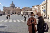 La edad media de los   contagiados en Ital  ia bajó de 61 a 43 años