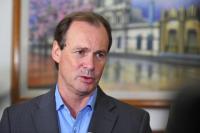 Aglomeraciones: Bordet pidió a los más jóvenes que "cuiden a los mayores"