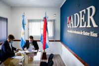 El Becario firmó el convenio con la Uader que facilita a los estudiantes la gestión de becas