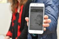 Adultos mayores acceden a material con actividades recreativas