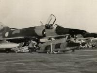 Soldado británico devuelve a la Argentina restos de un avión derribado en Malvinas