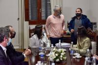 Entregan la primera Constitución de Entre Ríos en sistema Braille