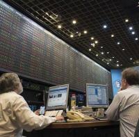 Suben los bonos y bajan los dólares bursátiles