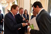 Bordet se reunió con empresarios árabes y británicos en Londres