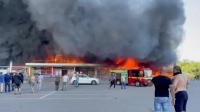 Un misil ruso destruye   un shopping en Ucrania