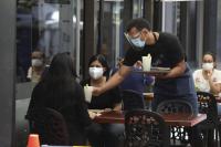 El sector de Hoteles y restaurantes lidera la  creación de empleo y superó al de la Construcción