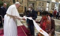 Francisco viaja hoy a Canadá a pedir perdón por los abusos a indígenas en internados cristianos