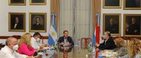 El Gobierno provincial convocó a los docentes y  a los estatales para discutir paritarias