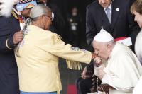 Francisco pidió no pensar el mundo en "buenos y malos" o "amigos y enemigos" ante la guerra
