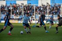 Juventud Unida sufrió una derrota previsible ante el líder Racing de Córdoba