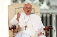 Francisco se reunió con el embajador ucraniano ante el Vaticano y estudia viajar a Kiev