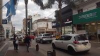Los comercios de la ciudad no saben si abrirán durante el feriado