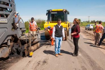 Pavimentan el acceso a Aldea San Antonio