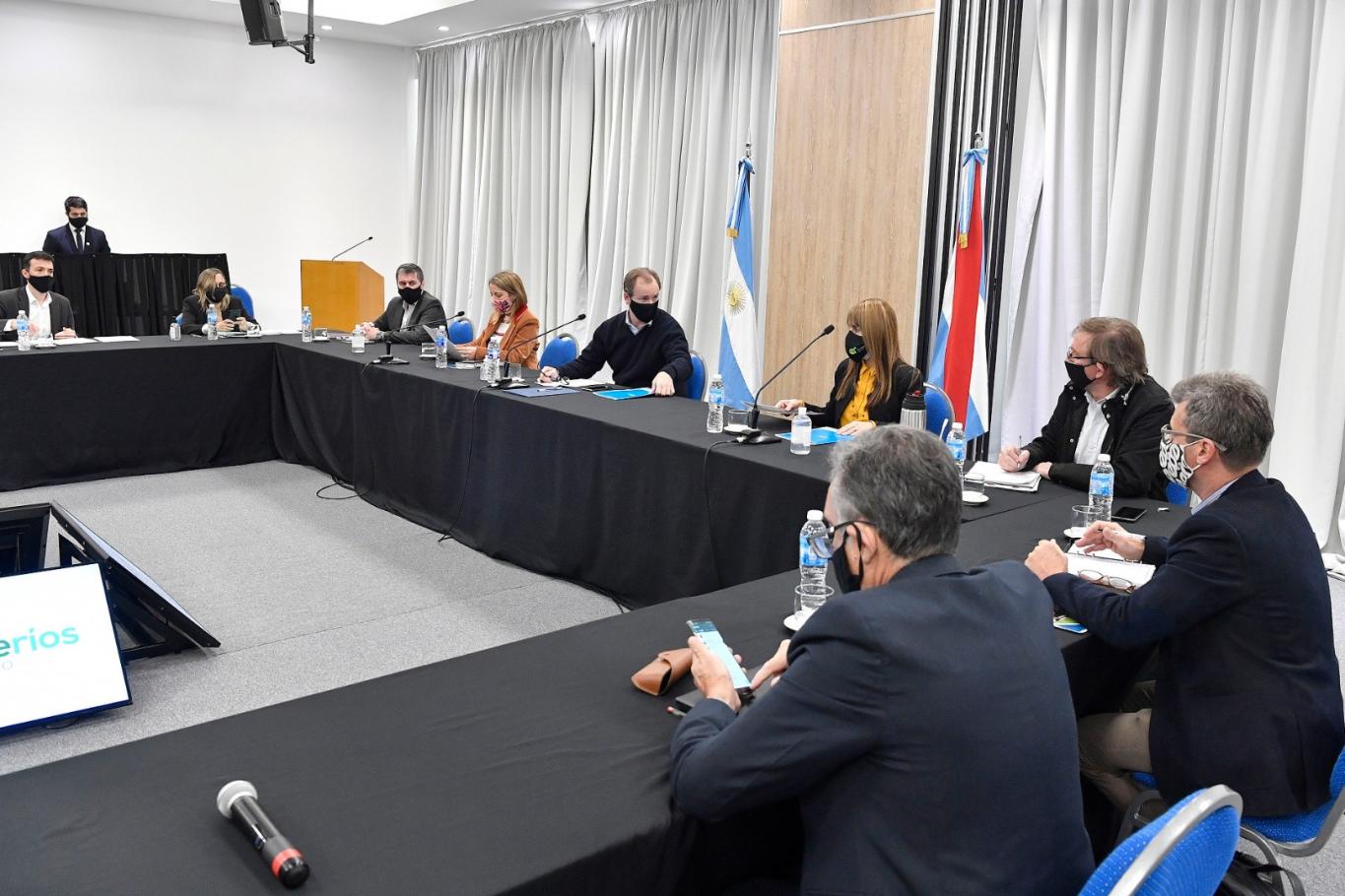 El gobernador pidió "no subestimar la pandemia"