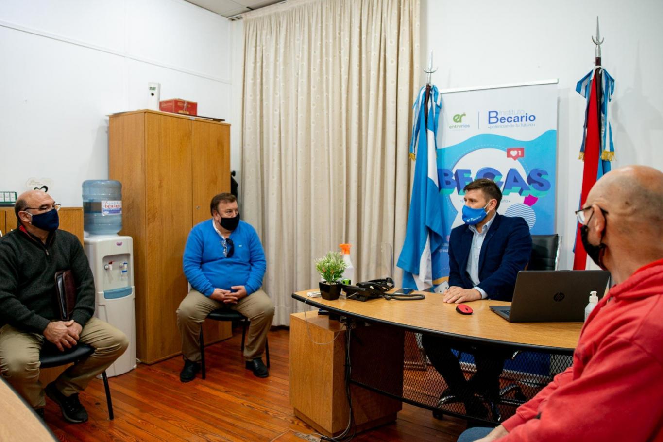 Becario y transportistas escolares  rurales acordaron trabajar en conjunto