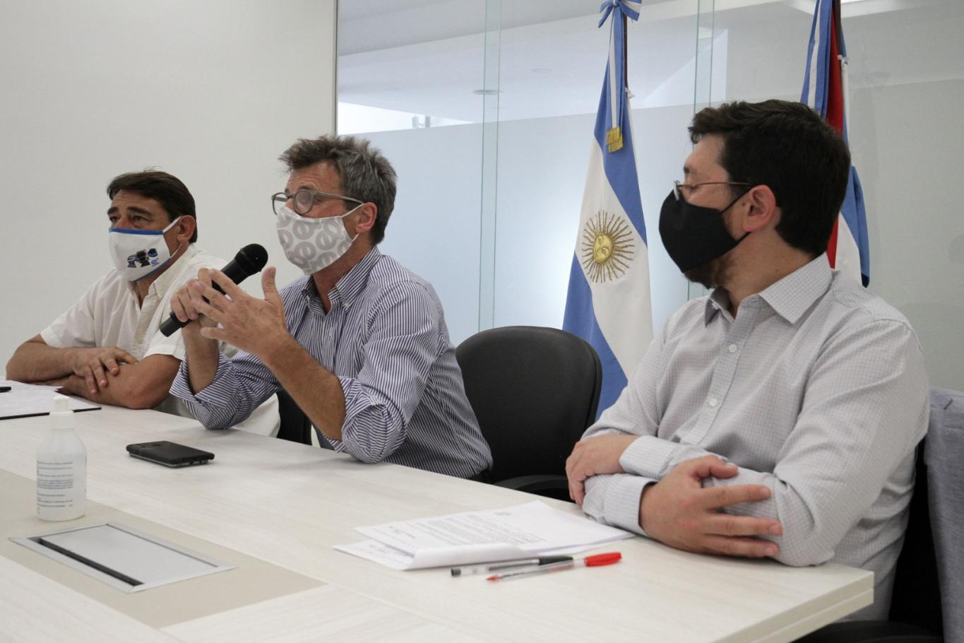 Coordinan acciones para el reinicio del servicio de transporte interurbano  de pasajeros en el territorio provincial