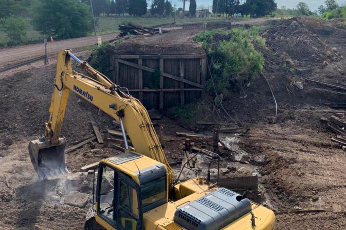 Continúan adelante las obras del puente sobre arroyo García