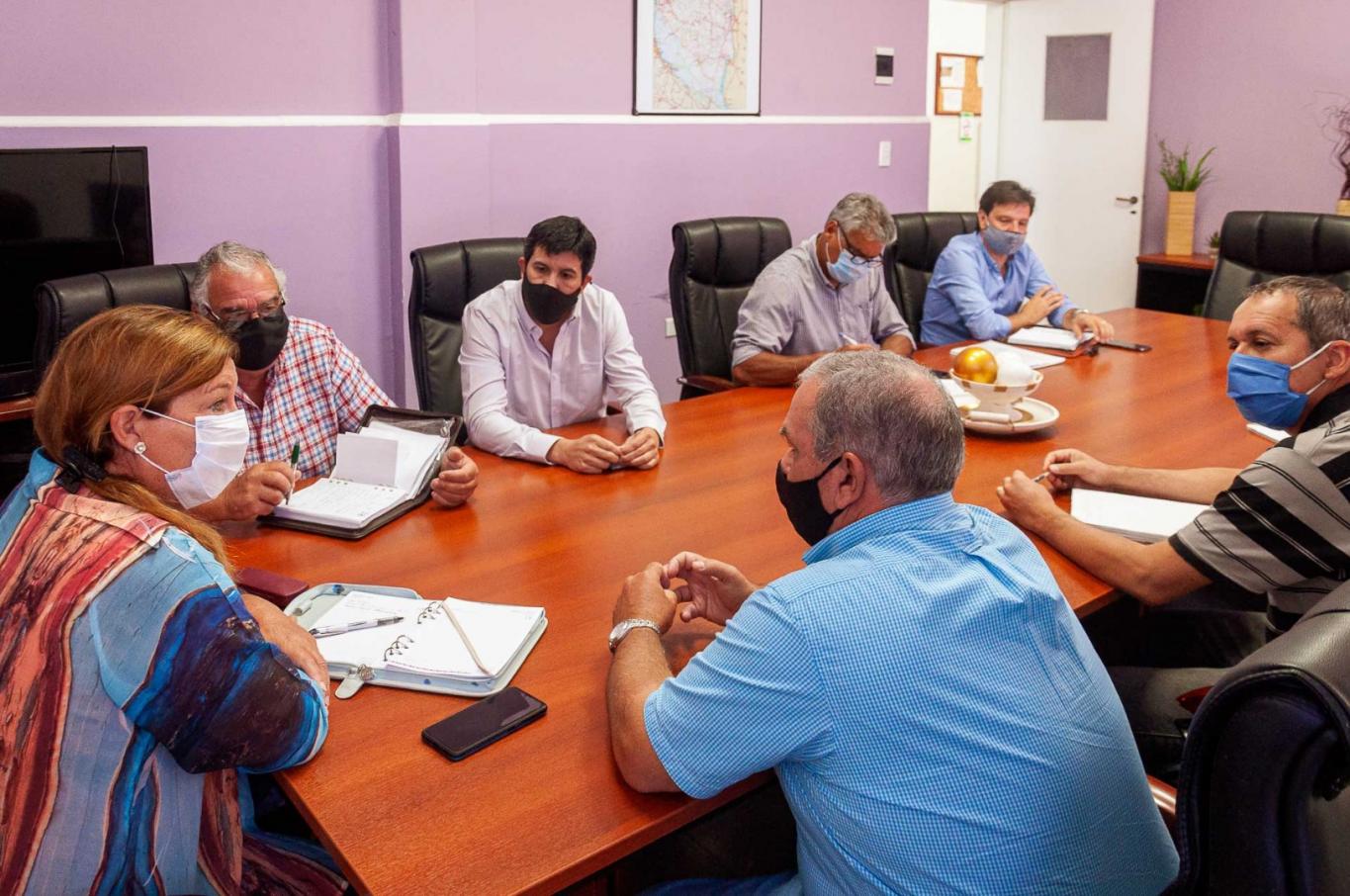 Coordinan mejoras viales para el departamento Islas