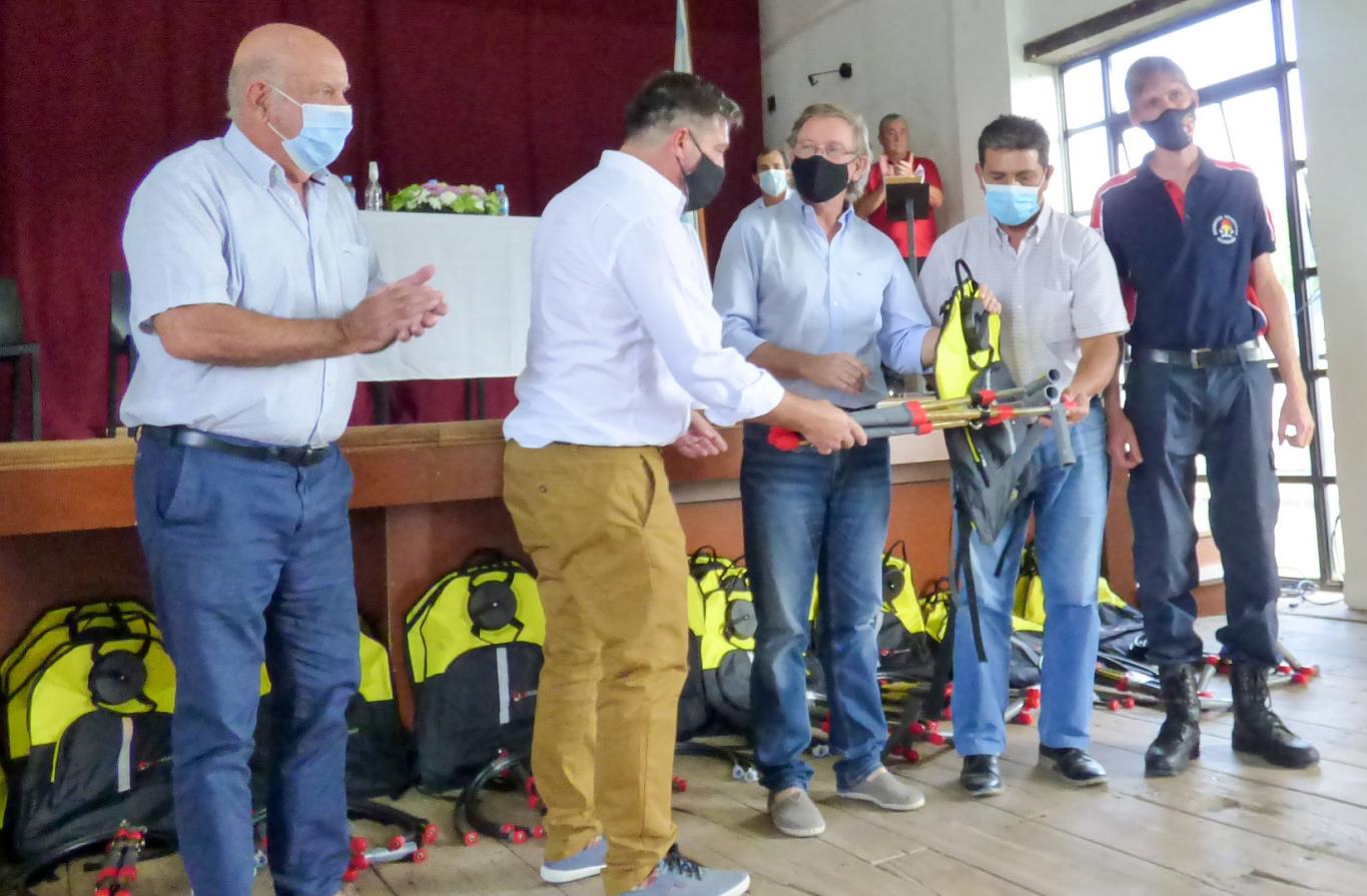 El gobierno provincial realizó aportes de   fondos e insumos a Bomberos Voluntarios