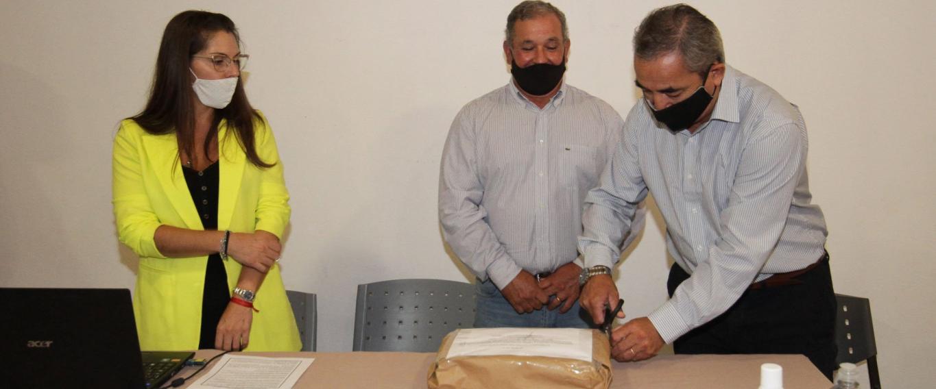 Emotiva presentación del libro "Je suis Mimi" de Sabina Melchiori en Larroque 