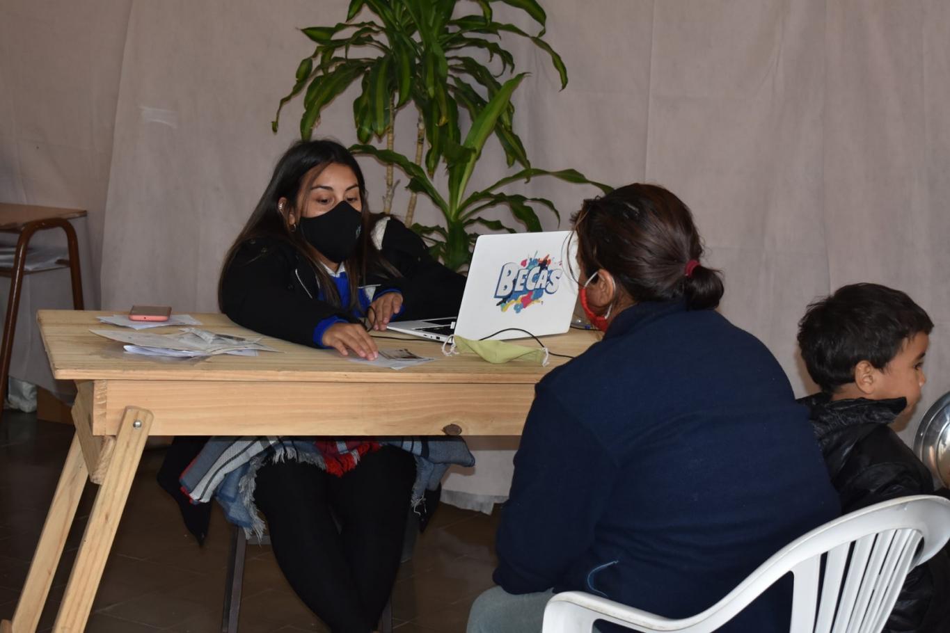 El móvil del Instituto Becario Provincial visitó Gilbert