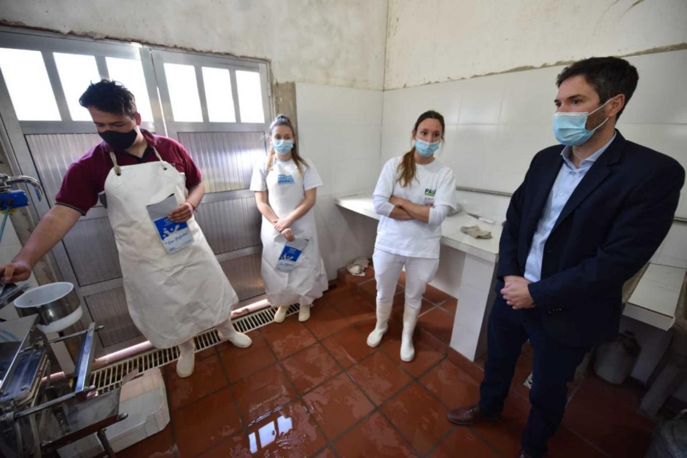 Primera ensachetadora de leche escolar en la provincia