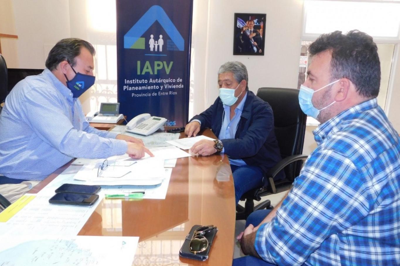 Autoridades del IAVP y de Uocra abordaron la política habitacional