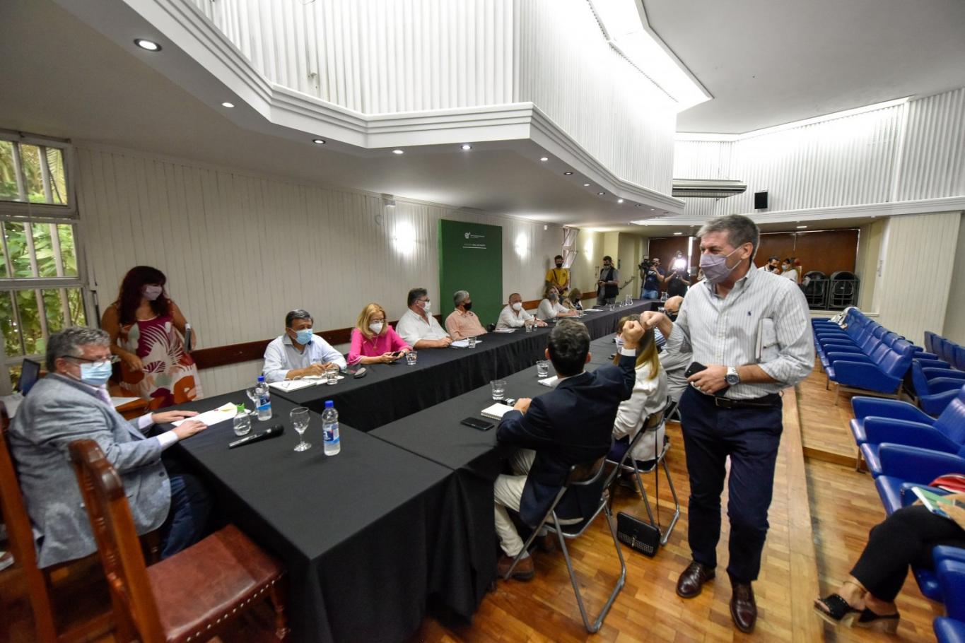 Se iguala el incremento de salarios docentes con la inflación de 2021